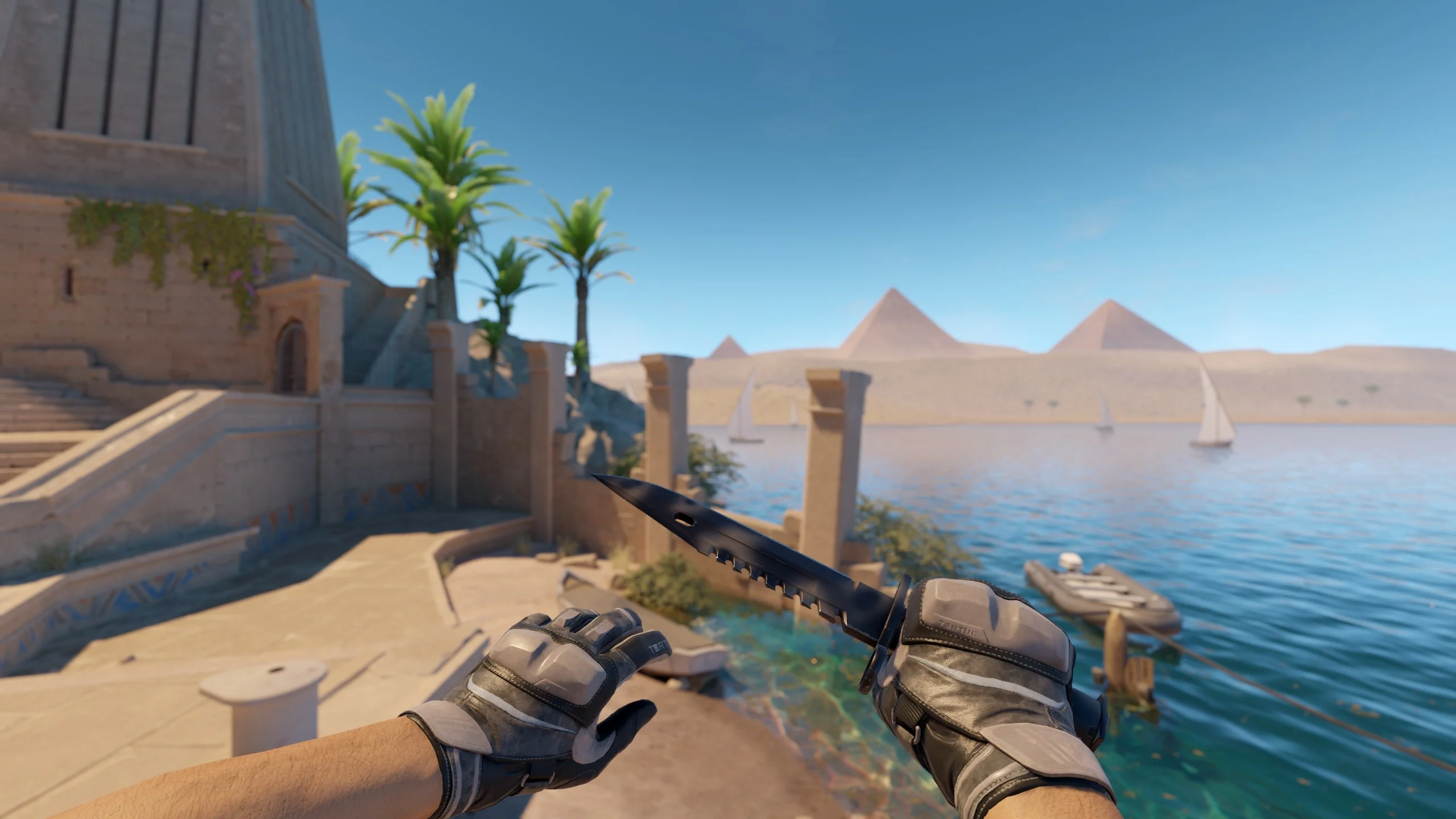★ Moto Gloves | Smoke Out - CS2 skin screenshot 3