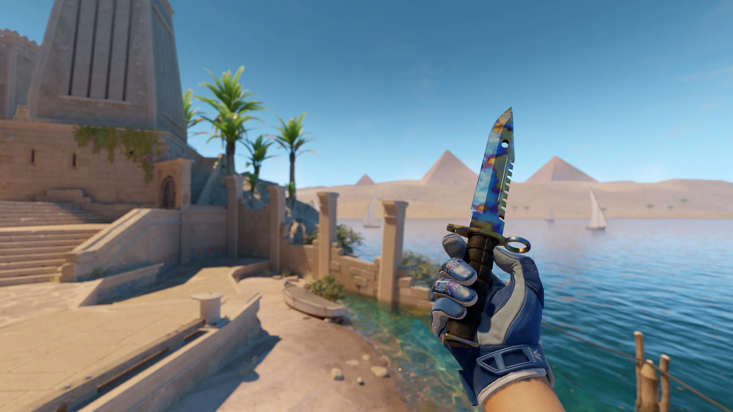★ Sport Gloves | Amphibious - CS2 skin screenshot 2