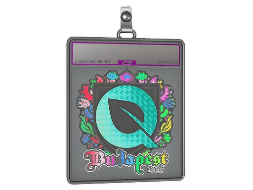 Klistermärkesfodral | FlyQuest (holo) | Budapest 2025