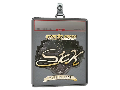 Klistermärkesfodral | SicK (Guld) | Berlin 2019
